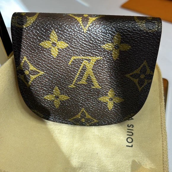 Louis Vuitton Monogram Round Coin Pouch - Picture 2 of 13